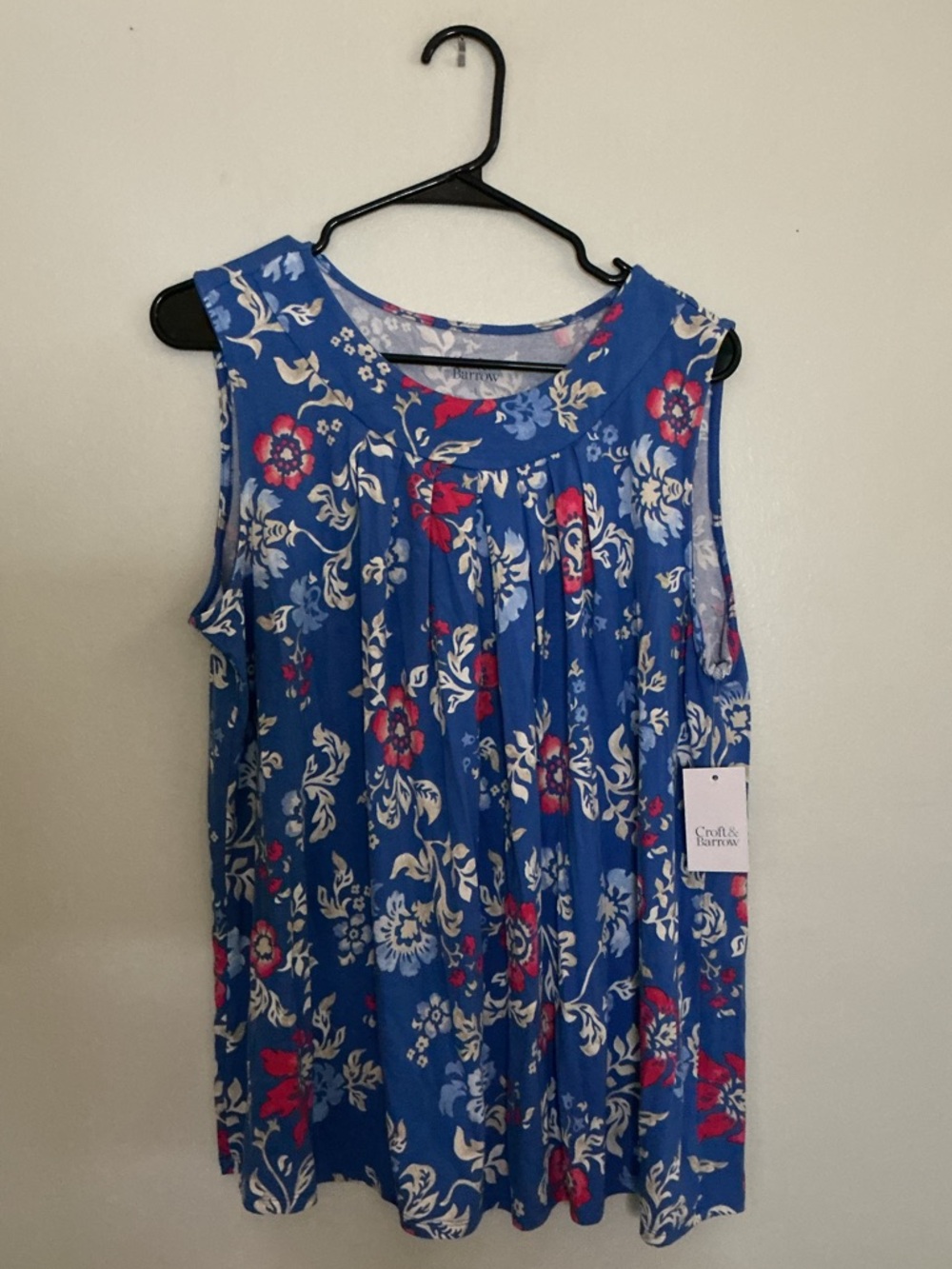 Croft & Barrow Blue Floral Sleeveless Sleeveless Shirt